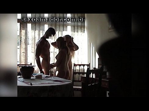 ❤️ Amigos sexuais convidam um homem gigante e um ménage à trois com ele Porno vídeo em porno pt.pornjk.ru ☑