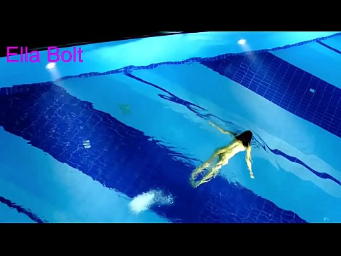 ❤️ Não consigo parar de ver, jovem loira apanhada a nadar nua na piscina da estância balnear ELLA BOLT Porno vídeo em porno pt.pornjk.ru ☑