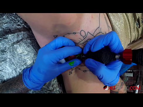 ❤️ Extremamente tatuada, a brasa Sully Savage fez uma tatuagem no seu clítoris Porno vídeo em porno pt.pornjk.ru ☑